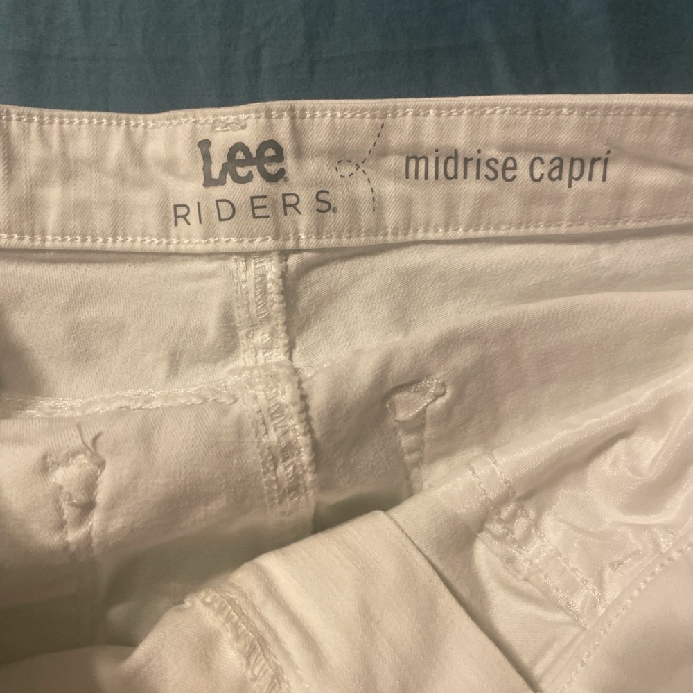 Lee Rider’s mid rise white Capri - Picture 3 of 4